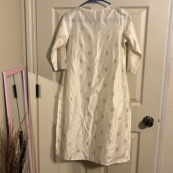 Fusion fancy floral embroidered kurta. NWT - Picture 8 of 8